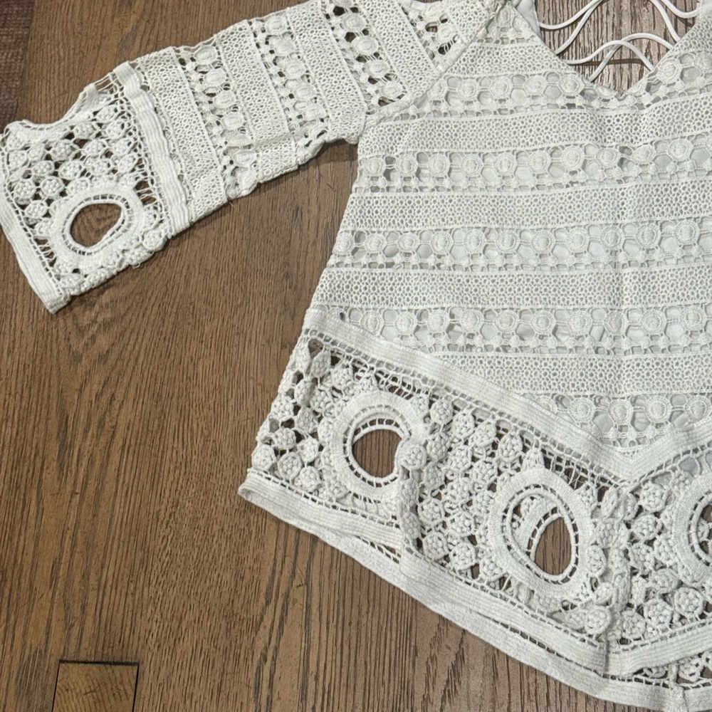 SUGAR + LIPS White Boho Crochet Lace Bell Sleeve Top (Style T7103) Medium - Picture 3 of 9